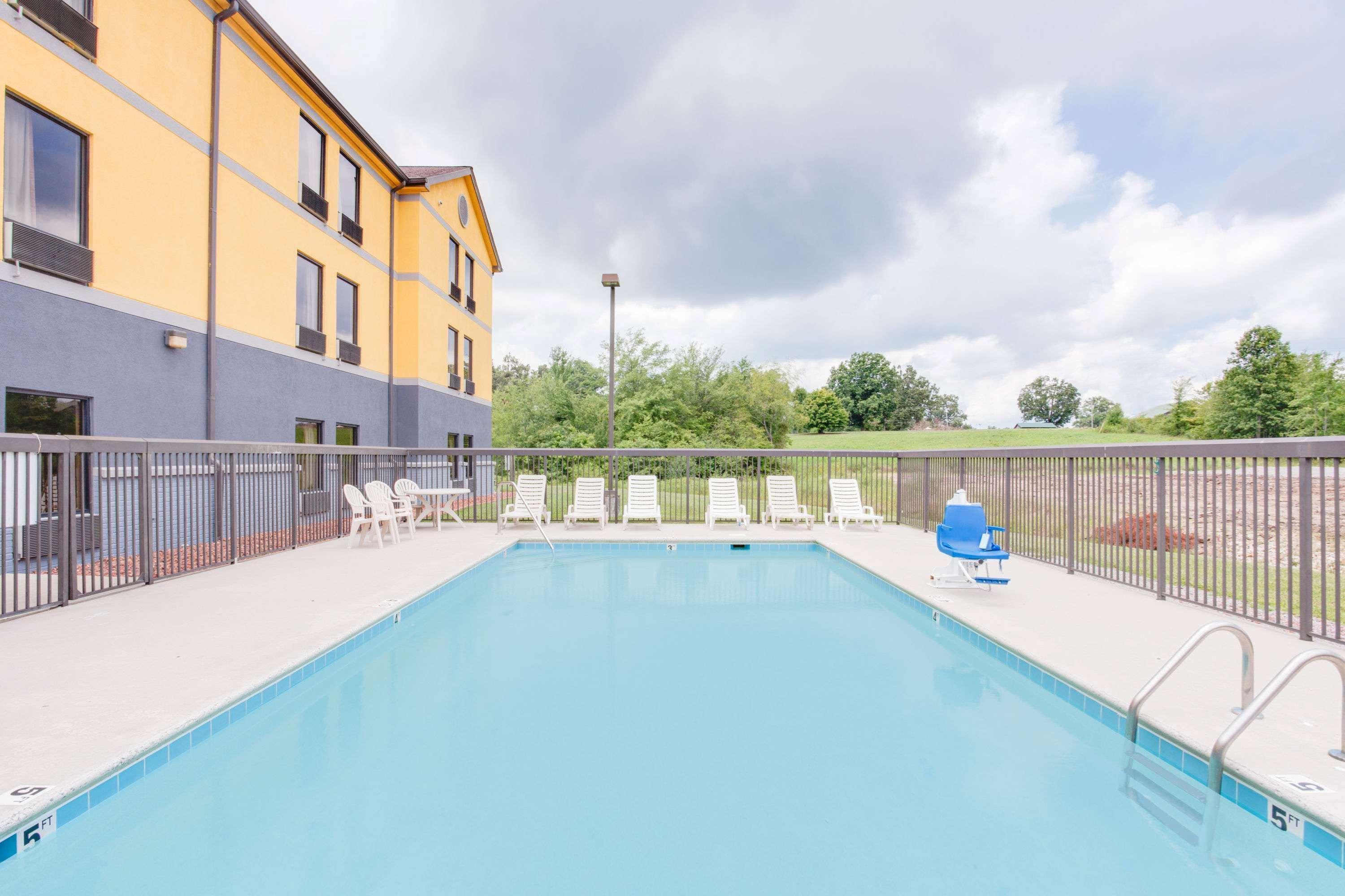 Super 8 By Wyndham Crossville Tn מראה חיצוני תמונה